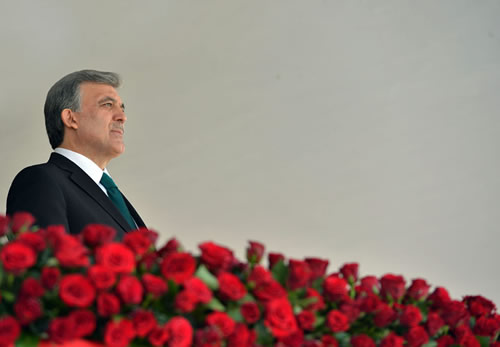11. Cumhurbaşkanı Gül'den Şehit Onbaşı Ünal'ın Babasına Taziye 